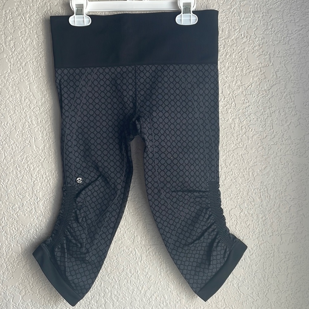 Gray capris-LULULEMON (2)